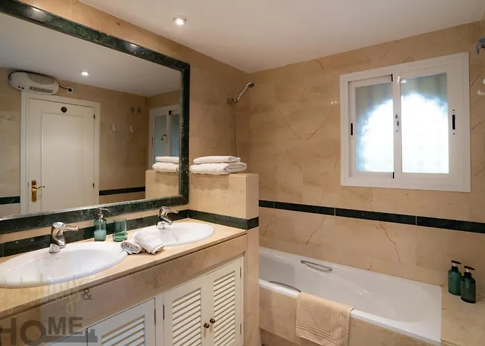 Hacienda Playa Elviria 300 M Playa,jardin , 2 Hab ,marbella